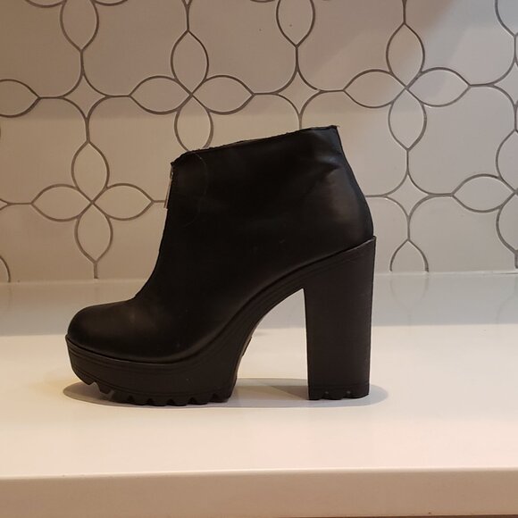 Mossimo Supply Co Black Zip Up  Chunky Heel  Ankle Boot  7 1/2 - Picture 4 of 12